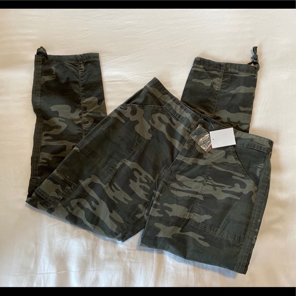 NWT Sanctuary cargo crop pants - Picture 4 of 4